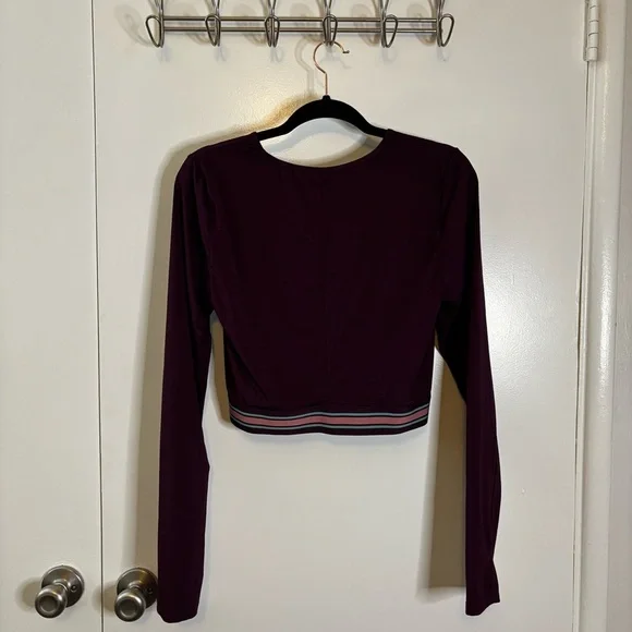 Fabletics Size Large Eco-Conscious Front Twist Long-Sleeve Purple Workout Top - Picture 8 of 11